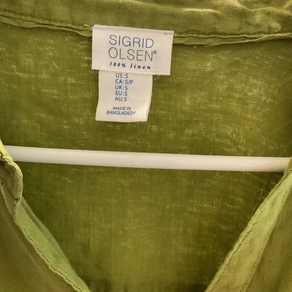 Green Button-Up Blouse - Picture 2 of 2